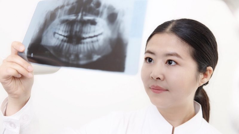 种植牙医保报销，医生推荐品牌有差异？如何选择？**